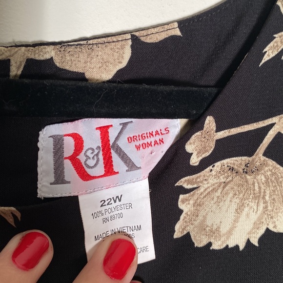 Vintage 90s PLUS SIZE Moody Floral Maxi Dress with Buttons Down the Side! 22w - Picture 4 of 4